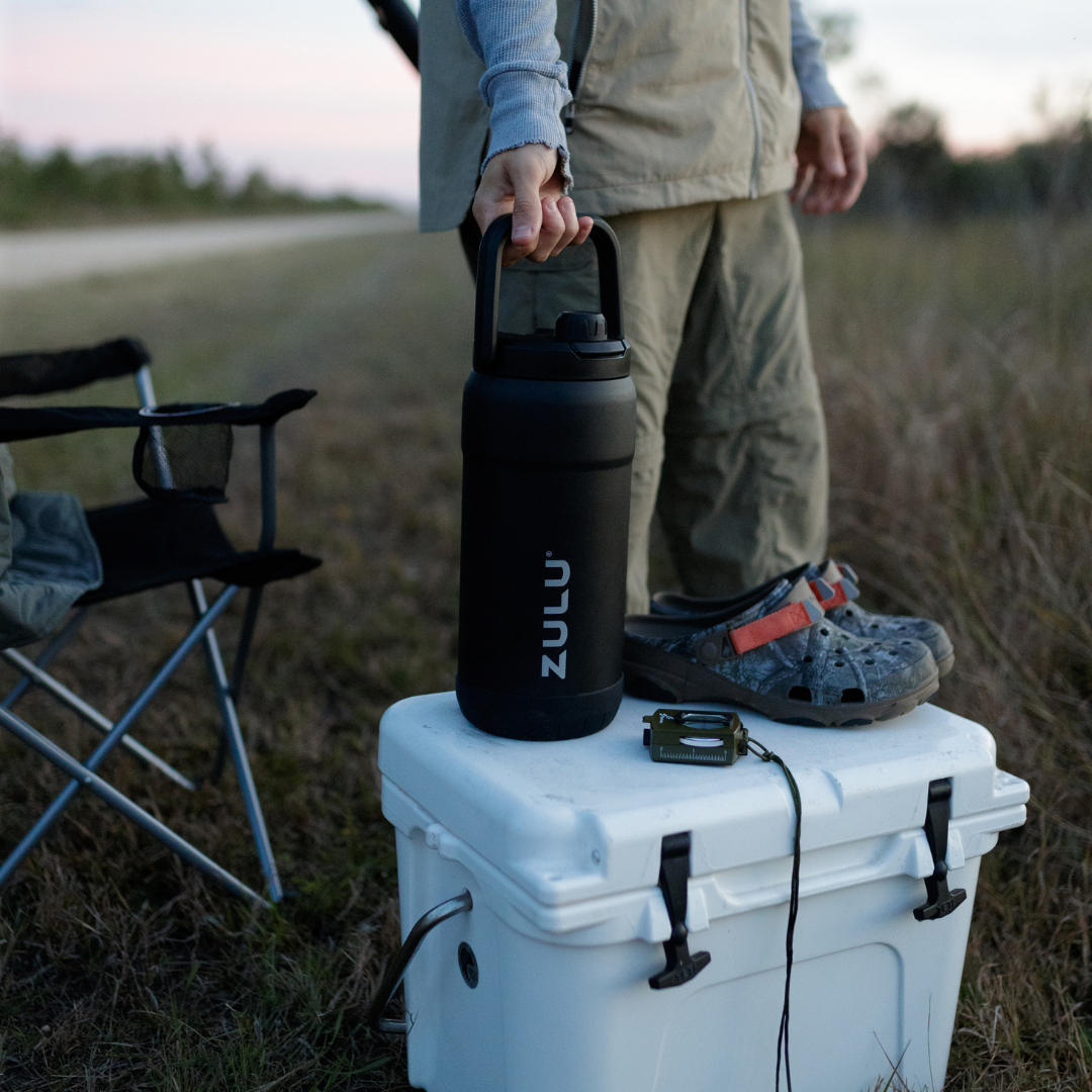 goals-mammoth-101oz-stainless-steel-bottle-e8 GoalsMammothBlackLifestyle.png
